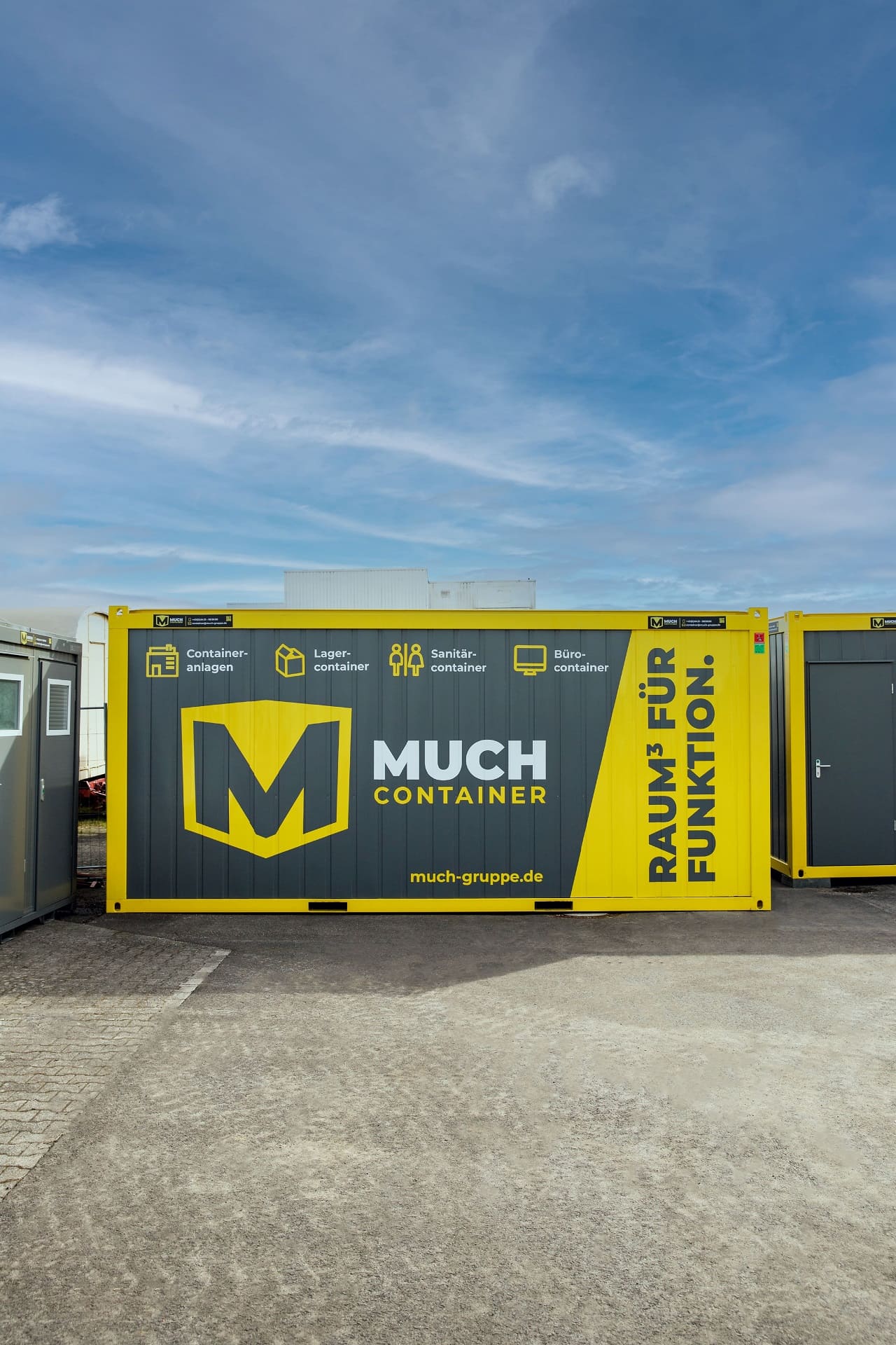 Container mit Firmenlogo oder Slogan