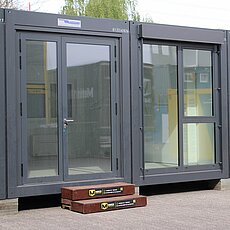 Container mit Fenster & Verglasung