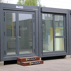 Container mit Fenster & Verglasung