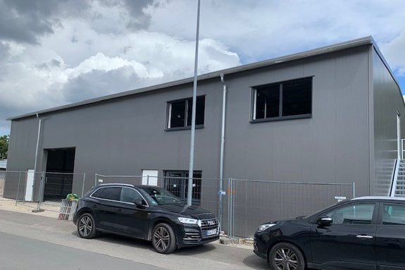 Zweistöckige isolierte Stahlhalle für R.O.T. GmbH & Co. KG - 2