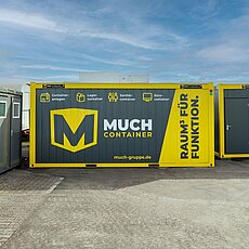 Container mit Firmenlogo oder Slogan