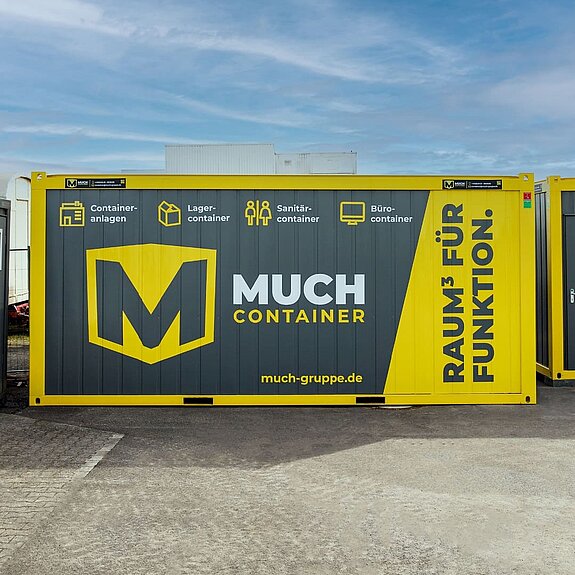 Container mit Firmenlogo oder Slogan