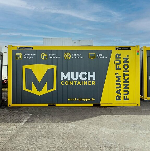 Container mit Firmenlogo oder Slogan