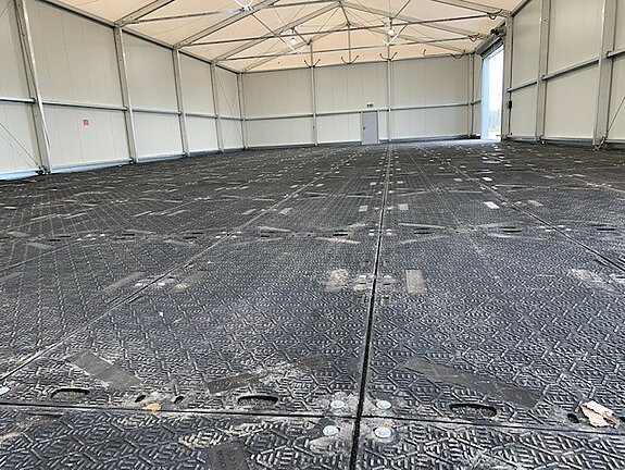600qm Bodenschutzplatten Groundprotect S als Boden in einer Lagerhalle - 2