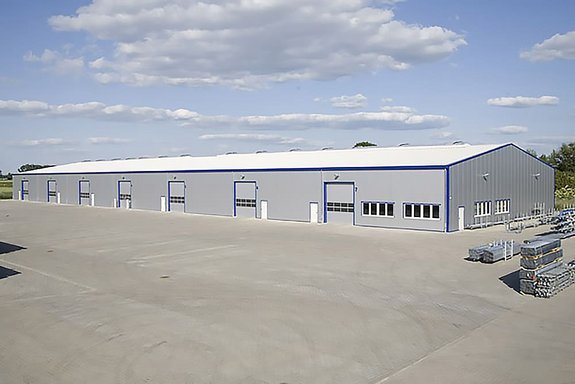 Hallenbau: Systembauweise und Flexibilität